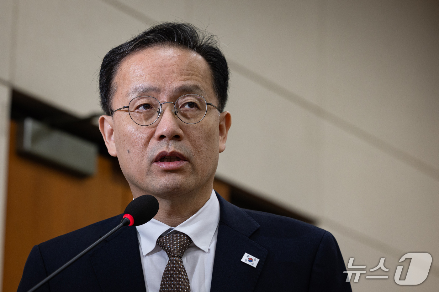 (서울=뉴스1) 유승관 기자 = 이형일 부총리 겸 재정경제부 장관이 22일 서울 여의도 국회에서 열린 제439회 국회(정기회) 재정경제기획위원회 제4차 전체회의에 출석해 '대한민국 …