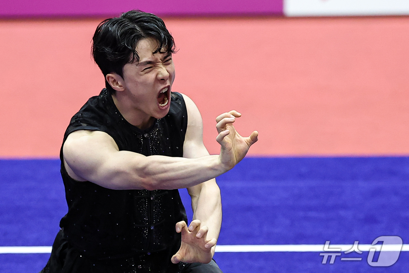 (나고야=뉴스1) 김도우 기자 = 대한민국 김진수가 22일 일본 나고야 아이치현 무도관 열린 2026 아이치·나고야 아시안게임 우슈 남자 투로 남권 결선에서 경기를 펼치고 있다. …