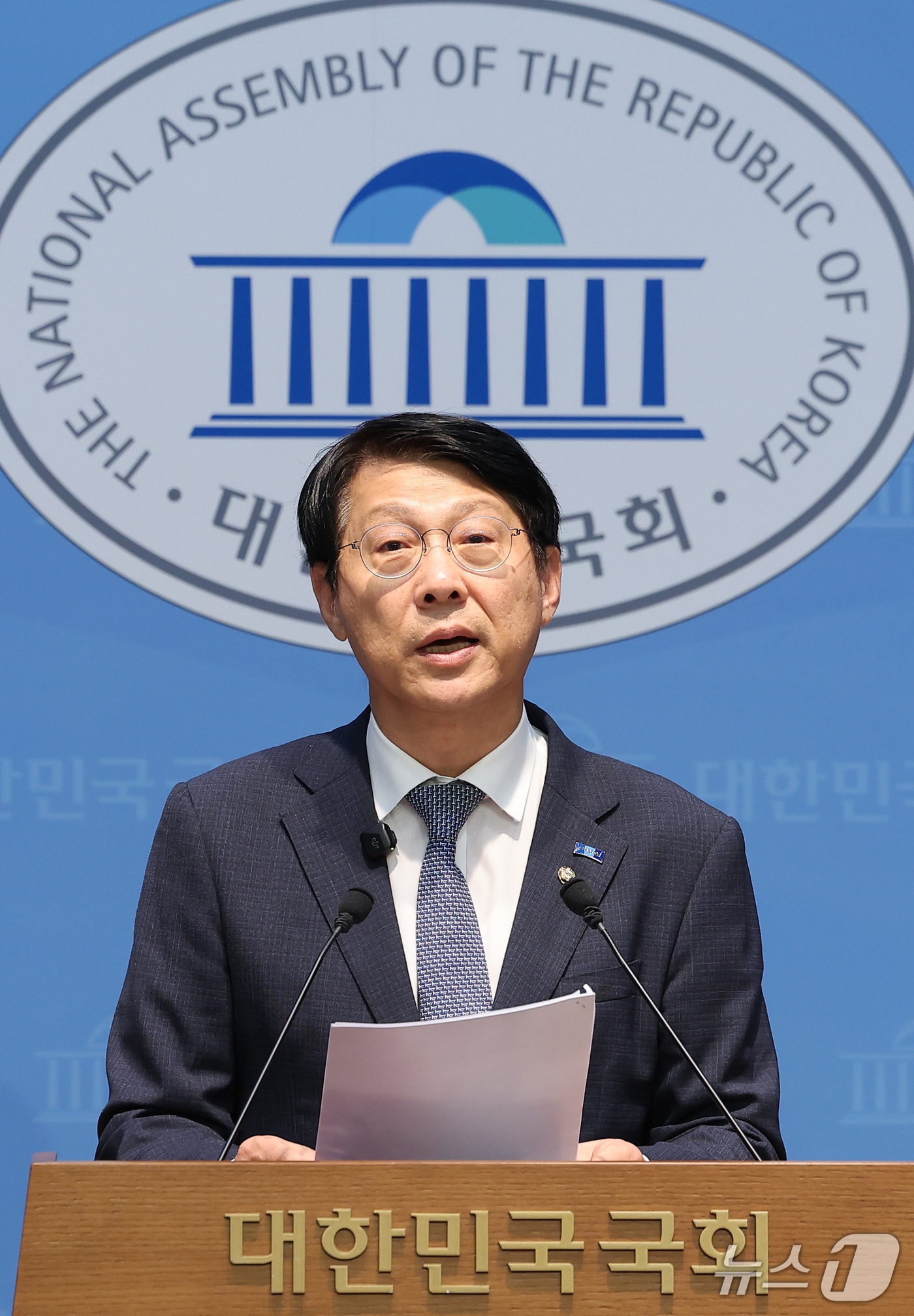 (서울=뉴스1) 김성진 기자 = 김형연 조국혁신당 의원이 22일 서울 여의도 국회 소통관에서 한동훈 특검법 발의 기자회견을 하고 있다. 2026.9.22/뉴스1