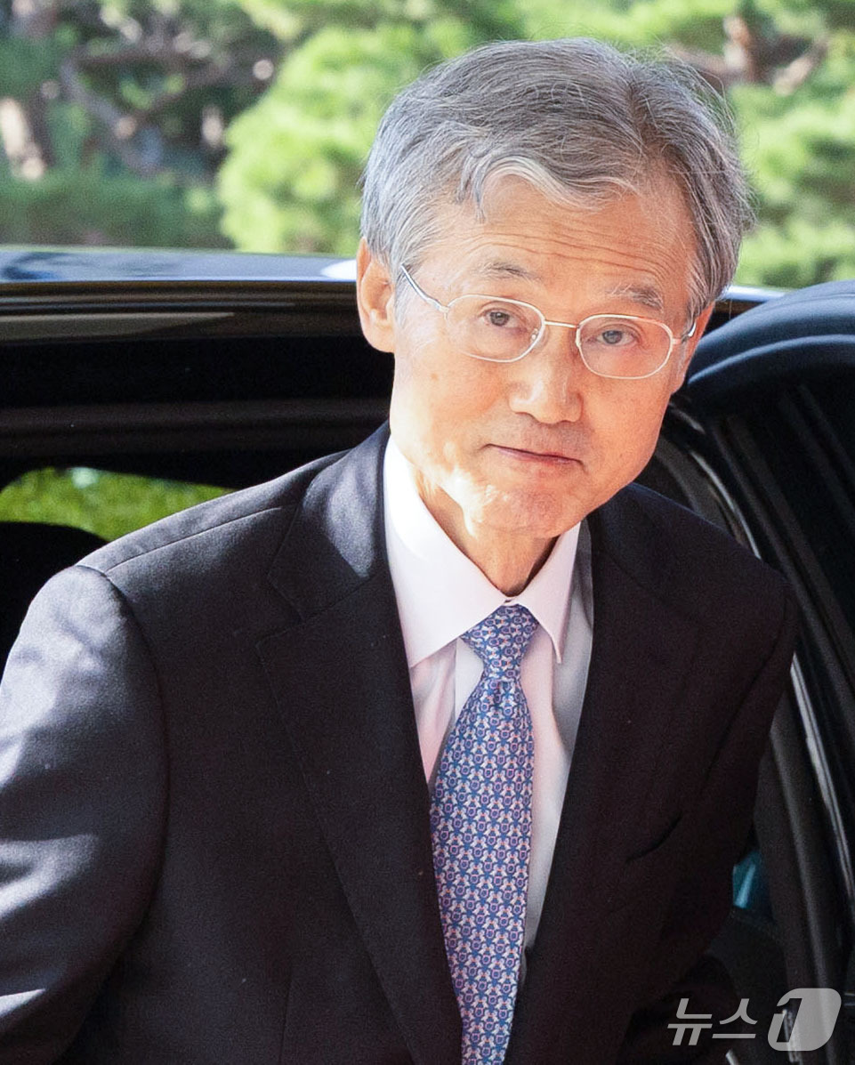 (서울=뉴스1) 이종수 기자 = 조희대 대법원장이 22일 오전 서울 서초구 대법원 청사로 출근하고 있다. 2026.9.22/뉴스1