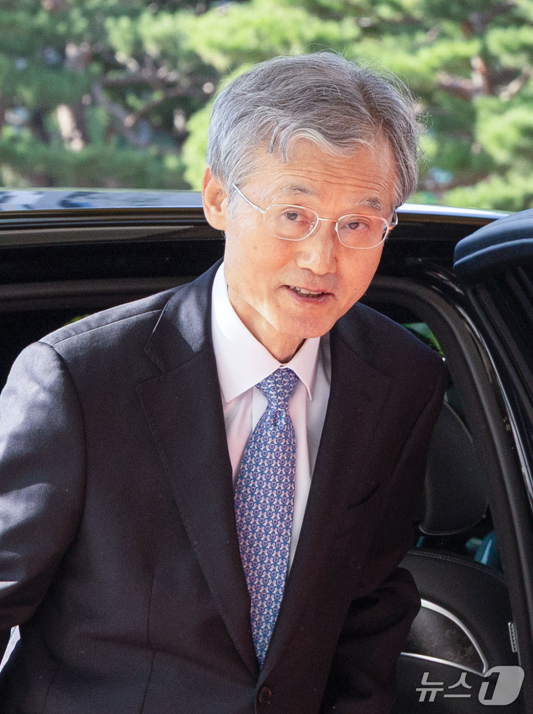 (서울=뉴스1) 이종수 기자 = 조희대 대법원장이 22일 오전 서울 서초구 대법원 청사로 출근하고 있다. 2026.9.22/뉴스1