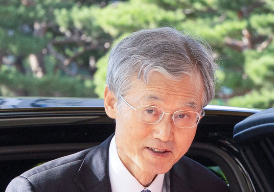 대법원 출근하는 조희대 대법원장