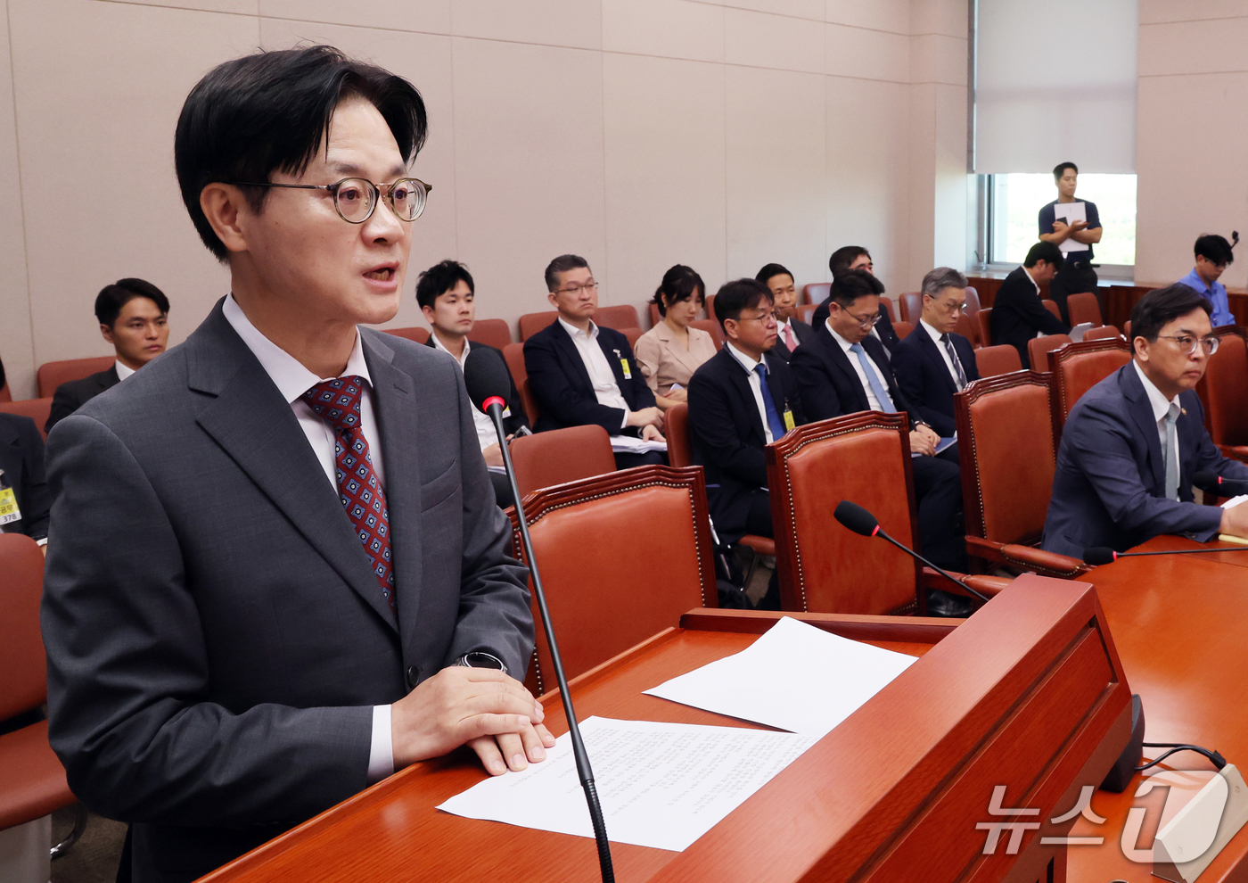 (서울=뉴스1) 황기선 기자 = 김정관 산업통상부 장관이 22일 오전 서울 여의도 국회에서 열린 산업통상자원중소벤처기업위원회 전체회의에서 '대한민국과 미합중국 간 전략적투자의 운영 …
