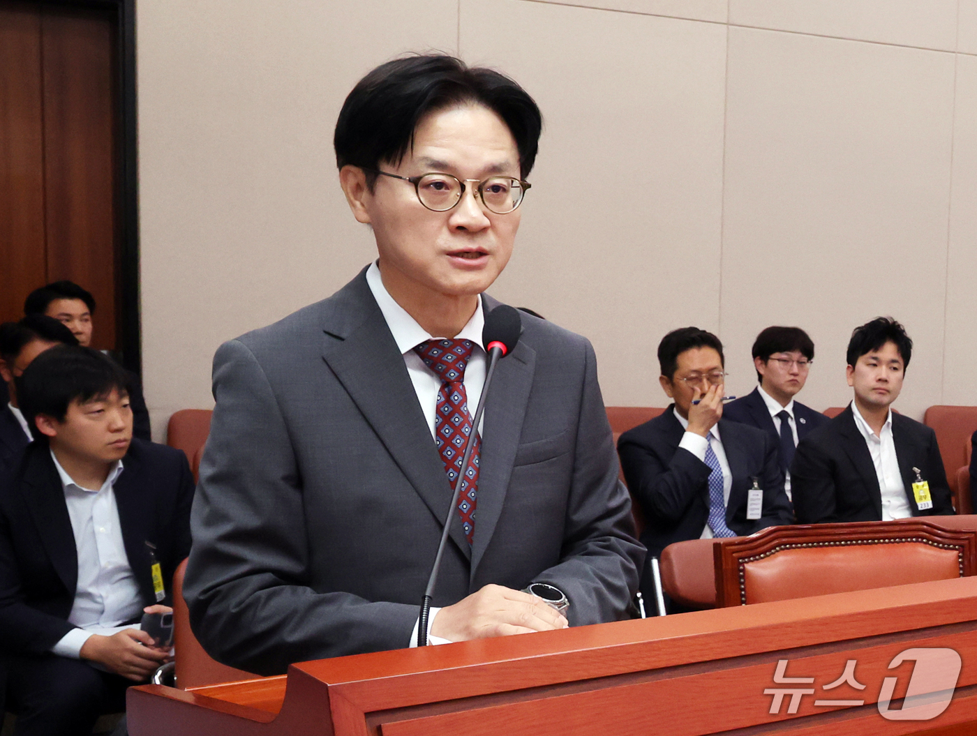 (서울=뉴스1) 황기선 기자 = 김정관 산업통상부 장관이 22일 오전 서울 여의도 국회에서 열린 산업통상자원중소벤처기업위원회 전체회의에서 '대한민국과 미합중국 간 전략적투자의 운영 …