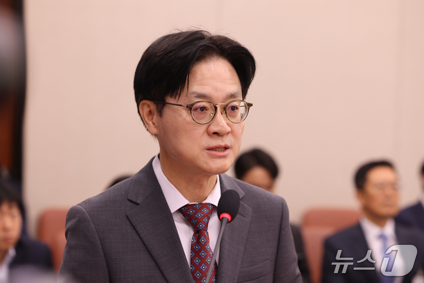 (서울=뉴스1) 황기선 기자 = 김정관 산업통상부 장관이 22일 오전 서울 여의도 국회에서 열린 산업통상자원중소벤처기업위원회 전체회의에서 '대한민국과 미합중국 간 전략적투자의 운영 …