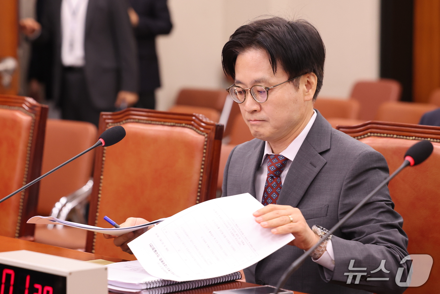 (서울=뉴스1) 황기선 기자 = 김정관 산업통상부 장관이 22일 오전 서울 여의도 국회에서 열린 산업통상자원중소벤처기업위원회 전체회의에서 '대한민국과 미합중국 간 전략적투자의 운영 …