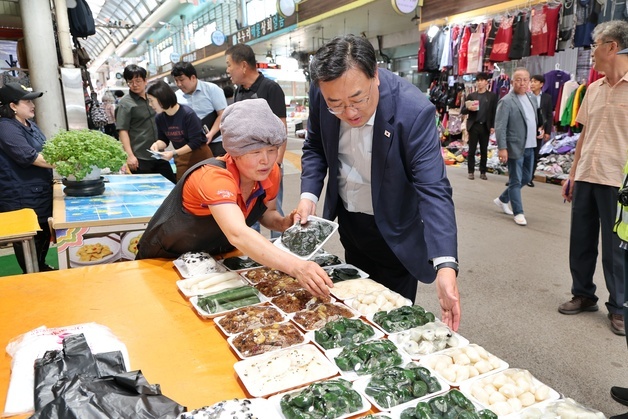 오가는 정에 장바구니도 풍성…당진 전통시장에 추석 대목 활기