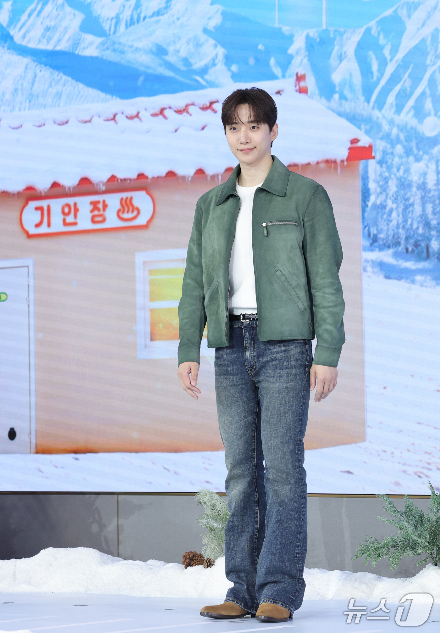 (서울=뉴스1) 권현진 기자 = 배우 이준호가 22일 오전 서울 마포구 호텔나루 서울 엠갤러리에서 열린 넷플릭스 예능 ‘대환장 기안장 시즌2’ 제작발표회에 참석해 포즈를 취하고 있 …