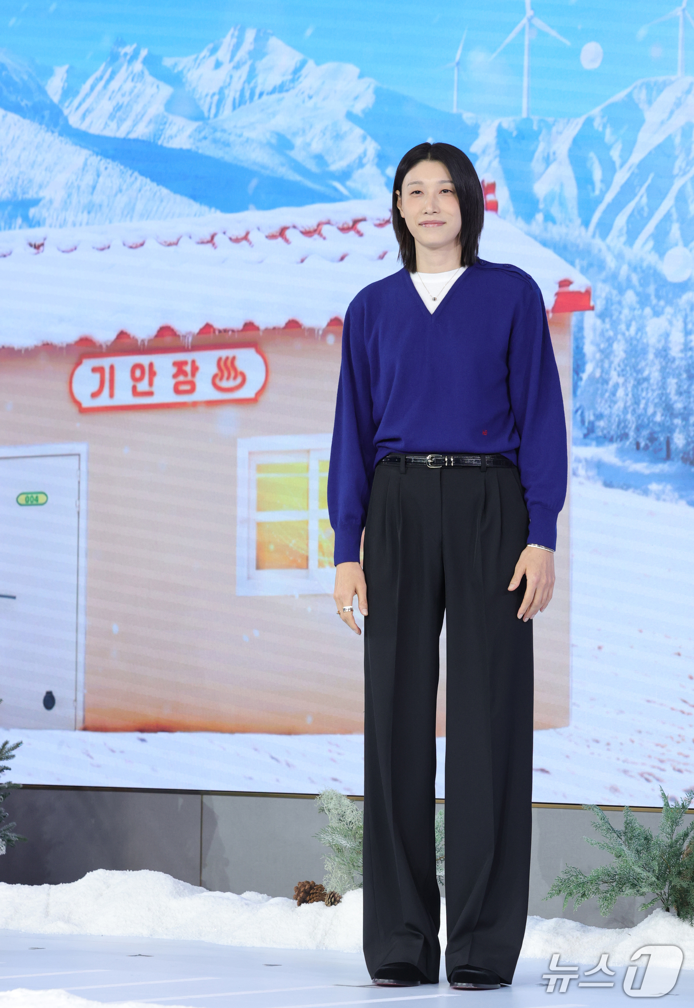 (서울=뉴스1) 권현진 기자 = 김연경 감독이 22일 오전 서울 마포구 호텔나루 서울 엠갤러리에서 열린 넷플릭스 예능 ‘대환장 기안장 시즌2’ 제작발표회에 참석해 포즈를 취하고 있 …