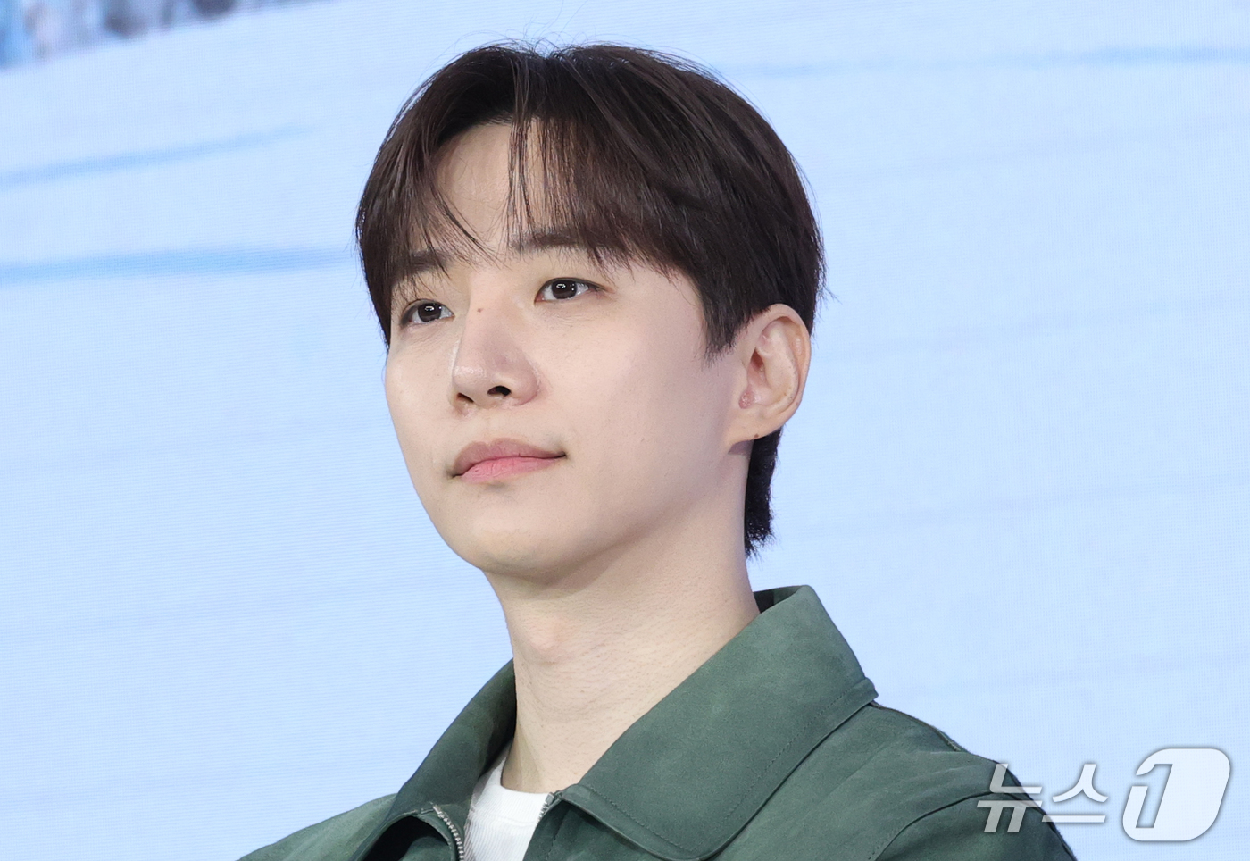 (서울=뉴스1) 권현진 기자 = 가수 겸 배우 이준호가 22일 오전 서울 마포구 호텔나루 서울 엠갤러리에서 열린 넷플릭스 예능 ‘대환장 기안장 시즌2’ 제작발표회에 참석해 취재진 …
