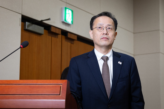 이형일, 첫 간부회의서 "경제 리스크 원점 재점검…대미 투자 대응" 주문