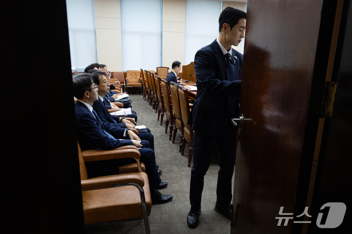 (서울=뉴스1) 유승관 기자 = 이형일 부총리 겸 재정경제부 장관이 22일 서울 여의도 국회에서 열린 제439회 국회(정기회) 재정경제기획위원회 제4차 전체회의에 출석해 자리하고 …