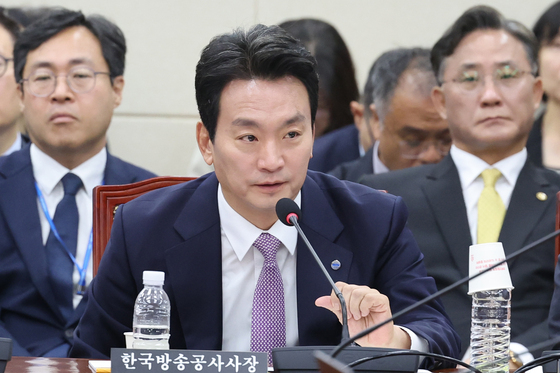 과방위원장 질의에 답하는 박정범 사장