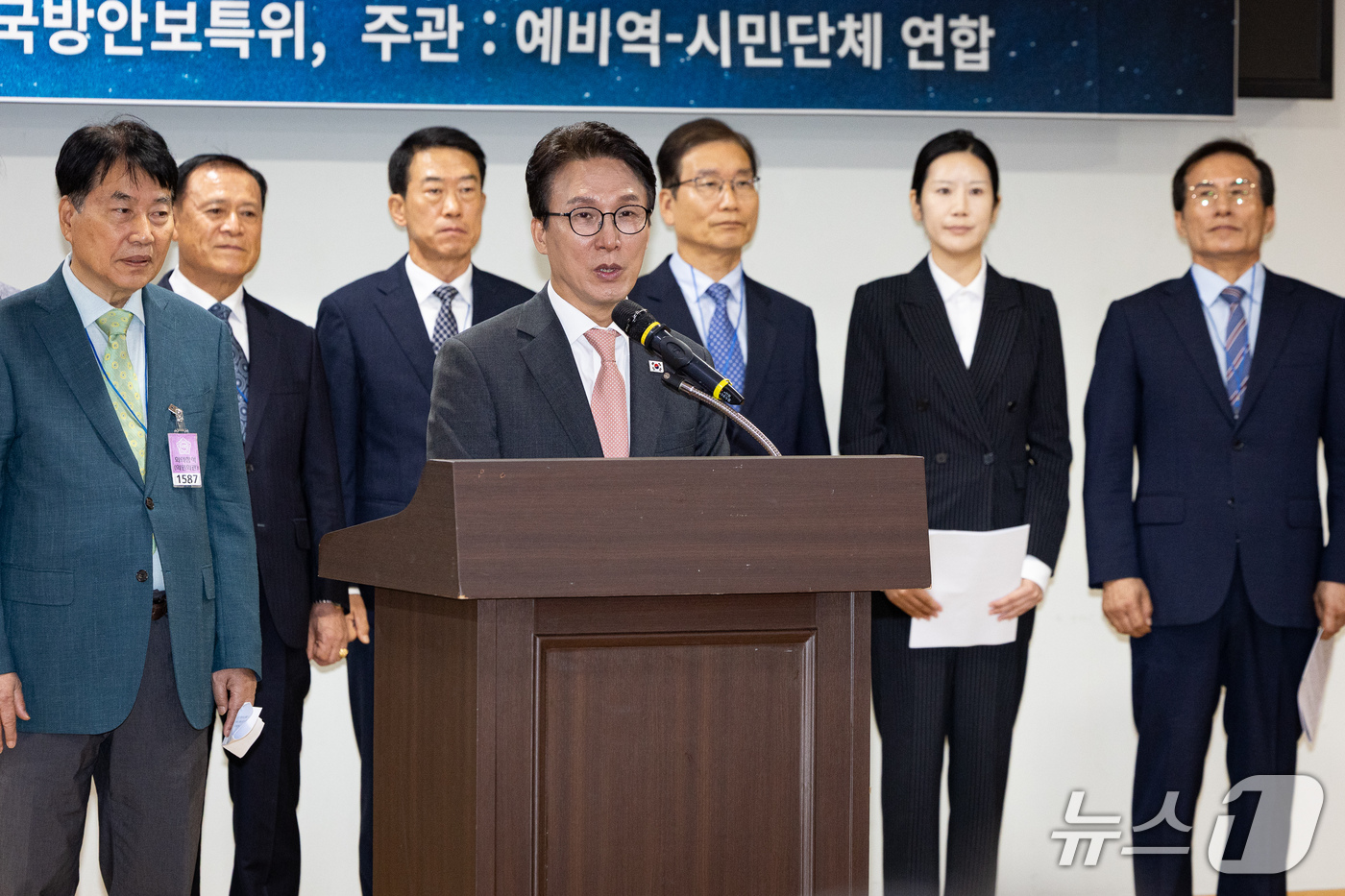 (서울=뉴스1) 유승관 기자 = 김민석 더불어민주당 대표가 22일 서울 여의도 국회 의원회관에서 열린 국군사관학교창설 신속 추진을 촉구하는 범국민 결의대회에서 축사를 하고 있다. …