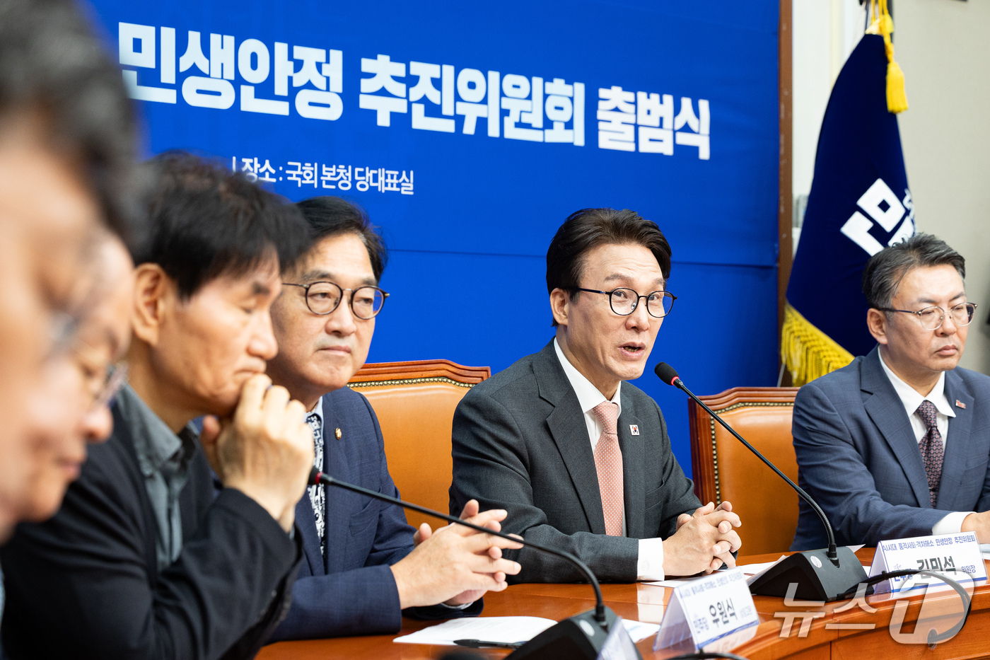 (서울=뉴스1) 유승관 기자 = 김민석 더불어민주당 대표가 22일 서울 여의도 국회에서 열린 AI시대 품격사회·격차해소 민생안정 추진위원회 출범식에서 인사말을 하고 있다. 2026 …