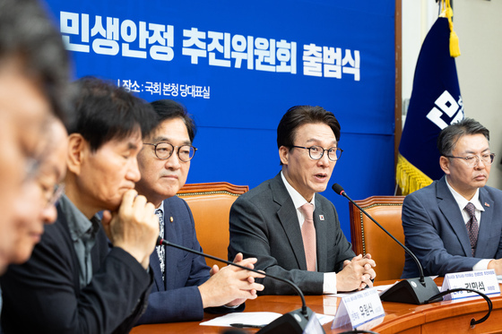 '민생안정' 인사말하는 김민석 대표