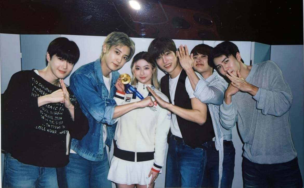 본문 이미지 - 선샤오위가 지난 7월 인스타그램을 통해 공개한 엑소 멤버들과의 사진 (출처=선샤오위 인스타그램, 재판매 및 DB 금지)