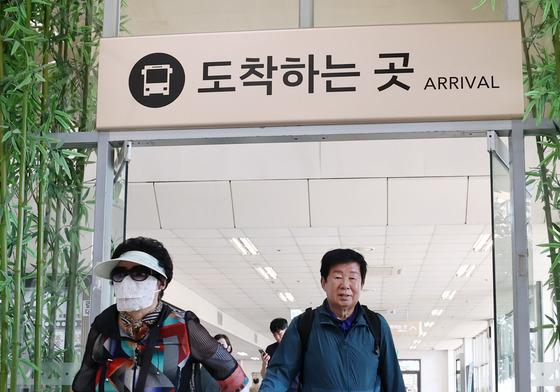 역귀성객 '가족 볼 생각에 빨리지는 발걸음'