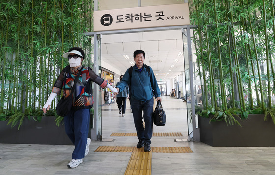 역귀성객 '추석 맞이해 가족 만나러 갑니다'