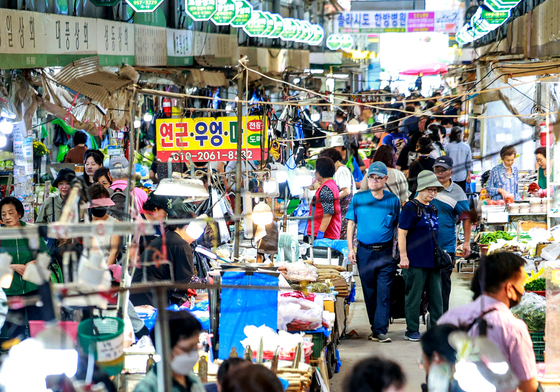 추석 앞두고 분주한 전통시장