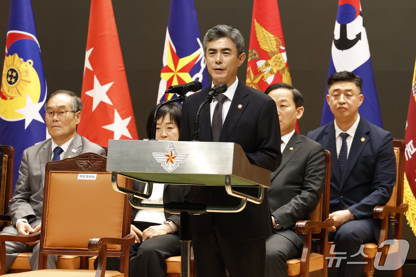 (서울=뉴스1) 박정호 기자 = 강신철 신임 국방부 장관이 22일 오후 서울시 용산구 국방부에서 열린 제51대·52대 국방부장관 이·취임식에서 취임사를 하고 있다. 2026.9.2 …