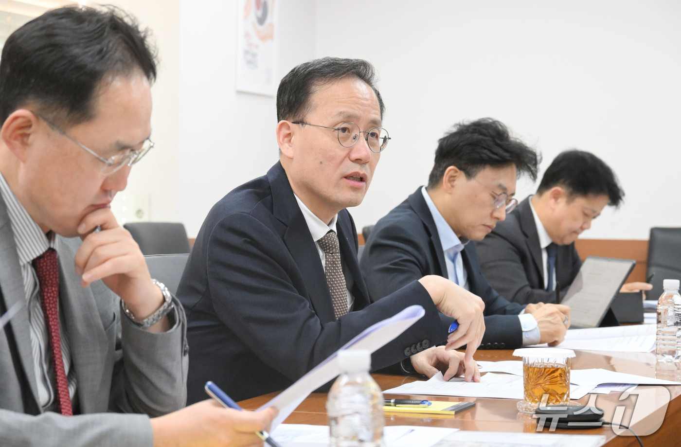 (서울=뉴스1) = 이형일 부총리 겸 재정경제부 장관이 22일 서울 종로구 정부서울청사에서 열린 재정경제부 주요간부회의에서 모두발언을 하고 있다. (재정경제부 제공. 재판매 및 D …