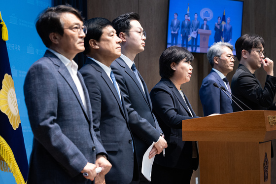 조희대 대법원장 대법관 재제청 거부 관련 기자회견하는 서영교 법사위원장