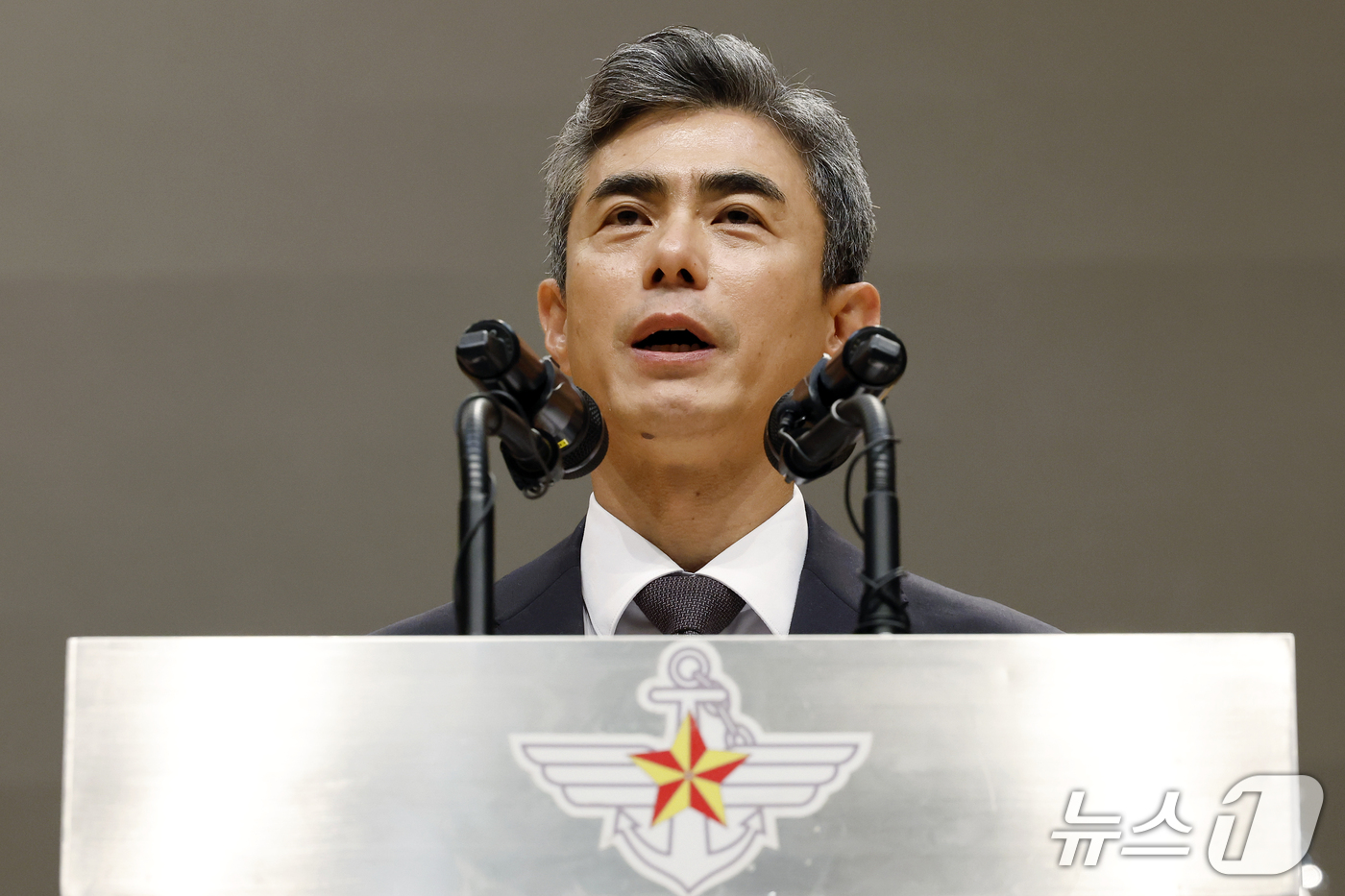 (서울=뉴스1) 박정호 기자 = 강신철 신임 국방부 장관이 22일 오후 서울시 용산구 국방부에서 열린 제51대·52대 국방부장관 이·취임식에서 취임사를 하고 있다. 2026.9.2 …