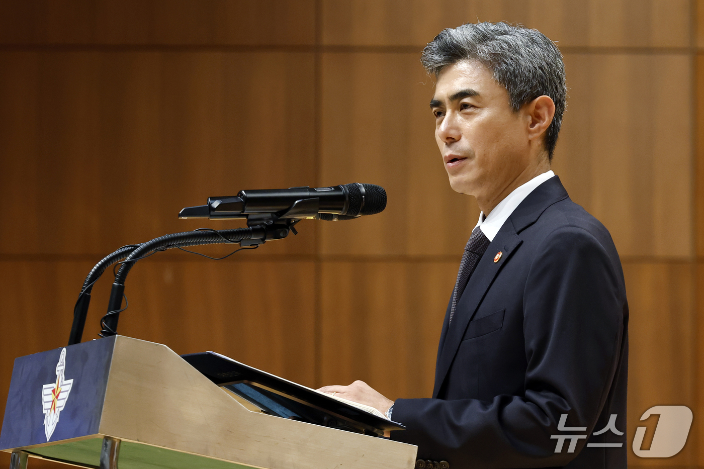 (서울=뉴스1) 박정호 기자 = 강신철 신임 국방부 장관이 22일 오후 서울시 용산구 국방부에서 열린 제51대·52대 국방부장관 이·취임식에서 취임사를 하고 있다. 2026.9.2 …
