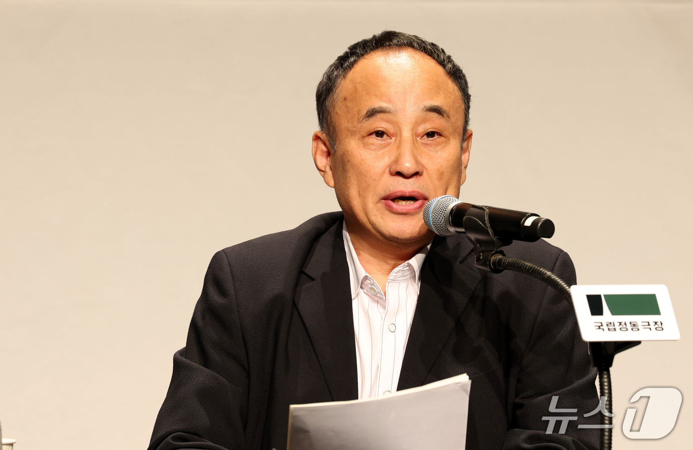 (서울=뉴스1) 이광호 기자 = 서승만 국립정동극장 신임 대표이사가 22일 오후 서울 중구 국립정동극장 세실에서 기자간담회를 열고 취임 소감 및 운영 방향에 대해 발언하고 있다. …