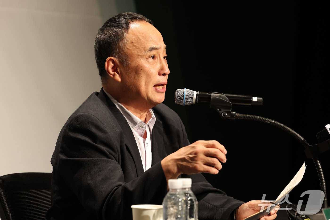 (서울=뉴스1) 이광호 기자 = 서승만 국립정동극장 신임 대표이사가 22일 오후 서울 중구 국립정동극장 세실에서 기자간담회를 열고 취임 소감 및 운영 방향에 대해 발언하고 있다. …