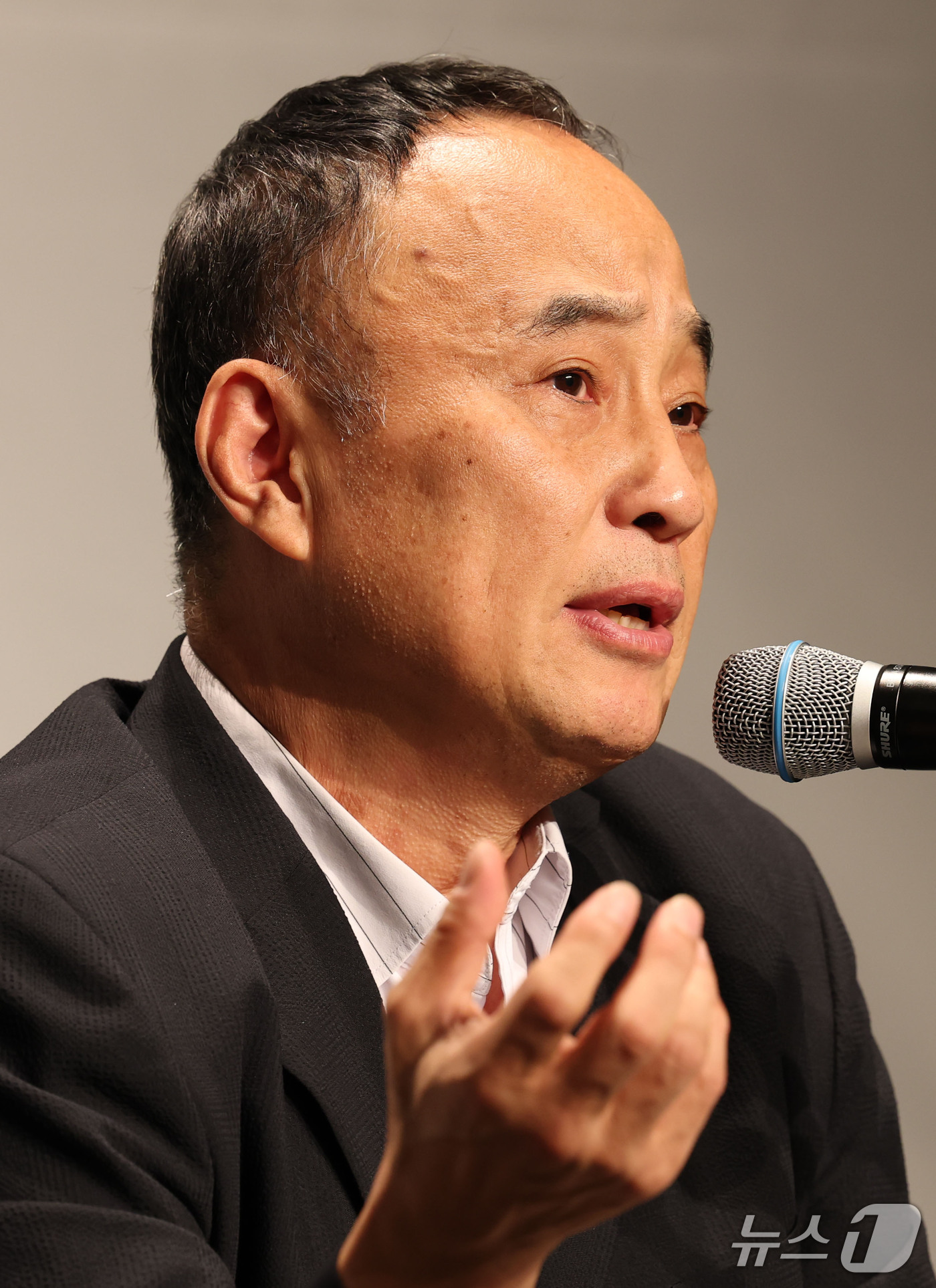 (서울=뉴스1) 이광호 기자 = 서승만 국립정동극장 신임 대표이사가 22일 오후 서울 중구 국립정동극장 세실에서 기자간담회를 열고 취임 소감 및 운영 방향에 대해 발언하고 있다. …
