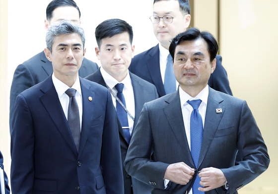 이·취임식 참석하는 강신철·안규백