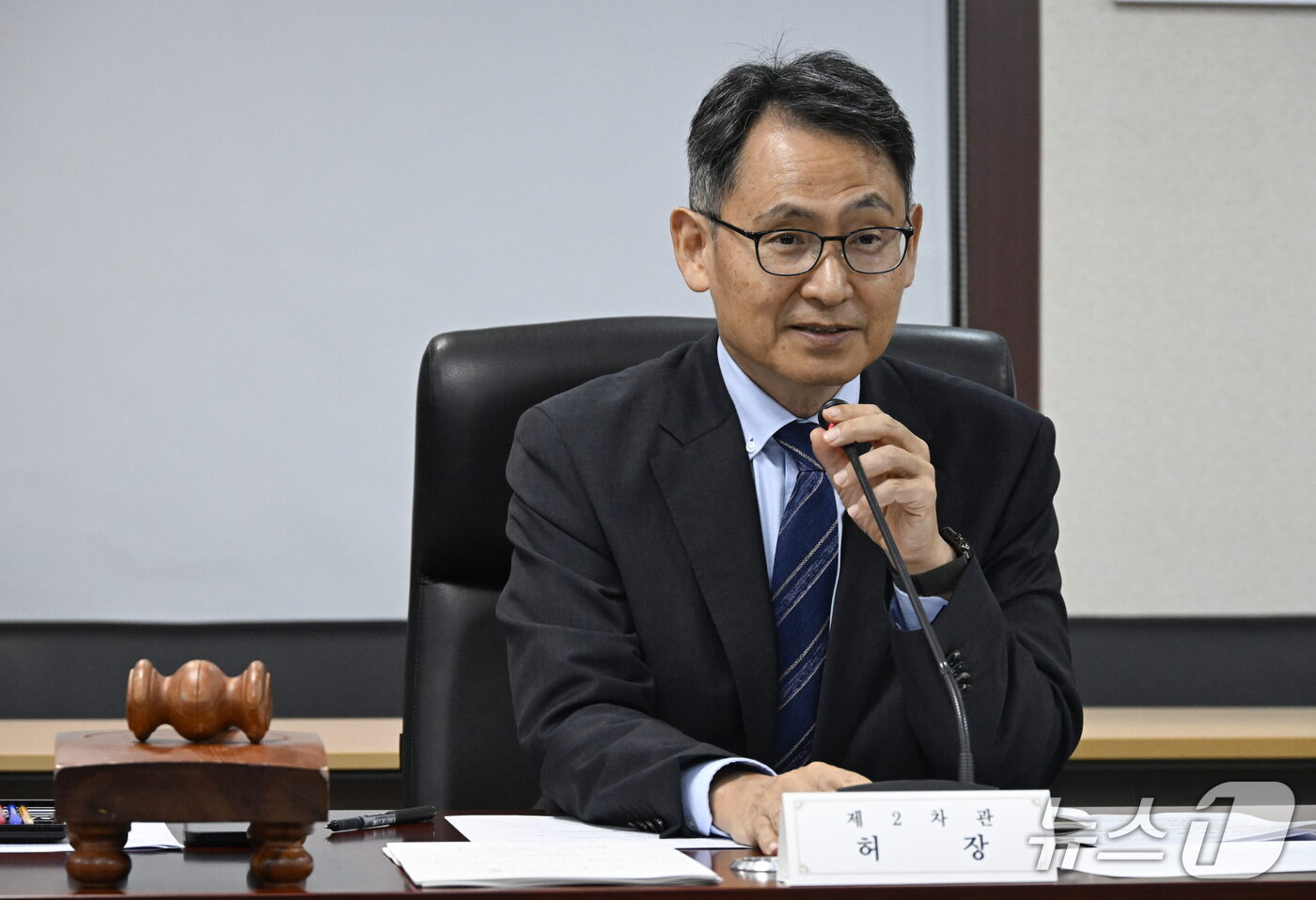 (서울=뉴스1) = 허장 재정경제부 차관이 22일 서울 종로구 무역보험공사에서 열린 '2026년 제4차 조달정책심의위원회'를 주재하고 있다. (재정경제부 제공. 재판매 및 DB 금 …