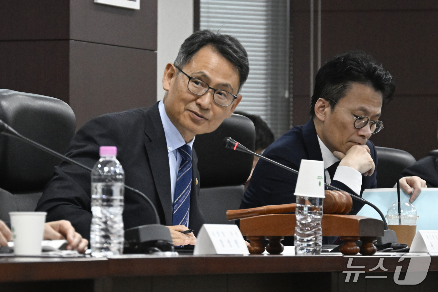 (서울=뉴스1) = 허장 재정경제부 차관이 22일 서울 종로구 무역보험공사에서 열린 '2026년 제4차 조달정책심의위원회'를 주재하고 있다. (재정경제부 제공. 재판매 및 DB 금 …
