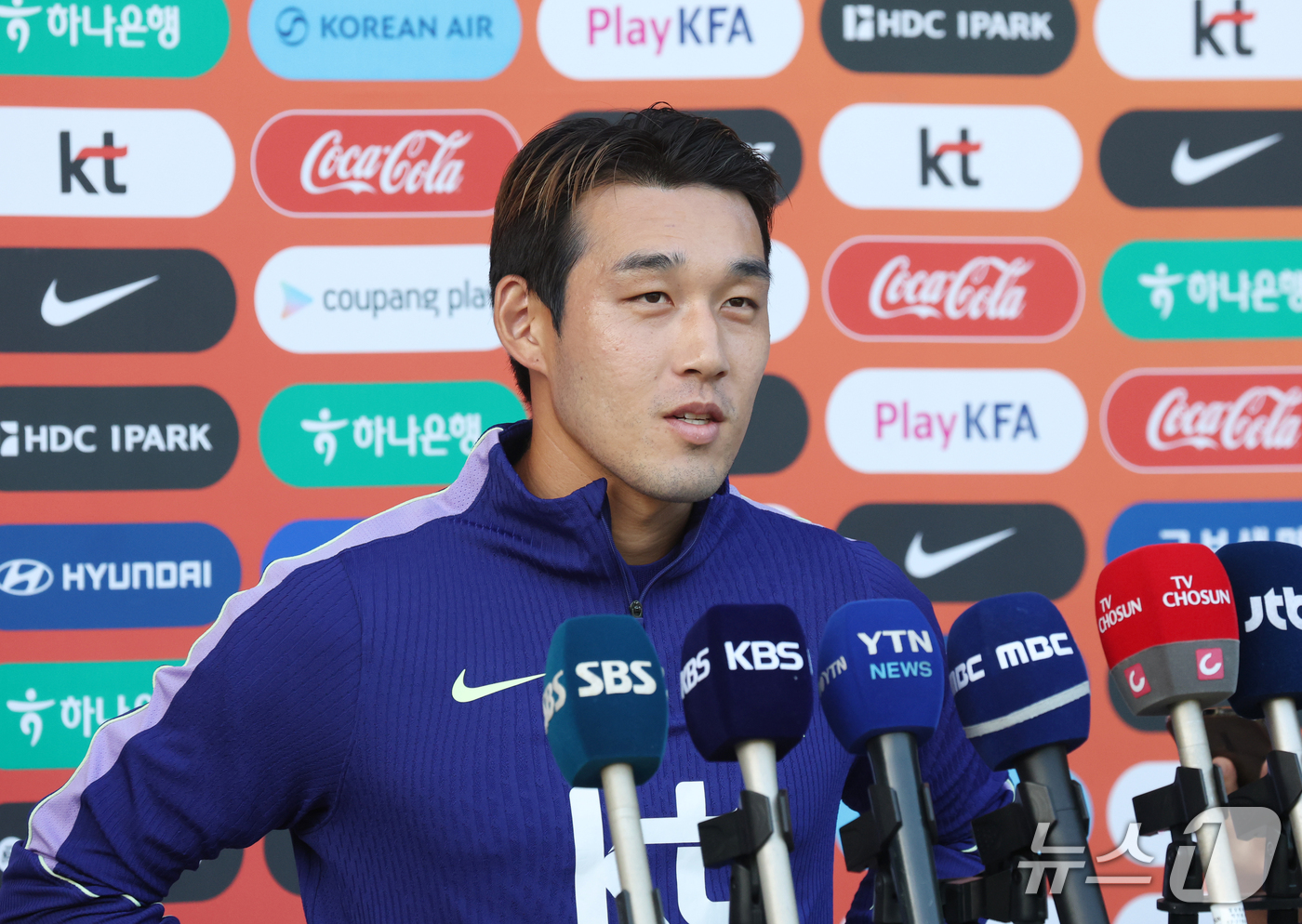 (천안=뉴스1) 김영운 기자 = 대한민국 축구대표팀 송민규가 22일 충남 천안시 서북구 코리아풋볼파크에서 인터뷰를 하고 있다. 2026.9.22/뉴스1