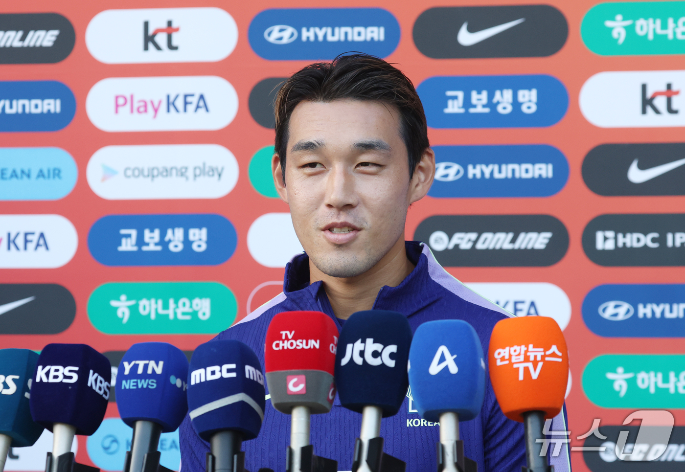 (천안=뉴스1) 김영운 기자 = 대한민국 축구대표팀 송민규가 22일 충남 천안시 서북구 코리아풋볼파크에서 인터뷰를 하고 있다. 2026.9.22/뉴스1