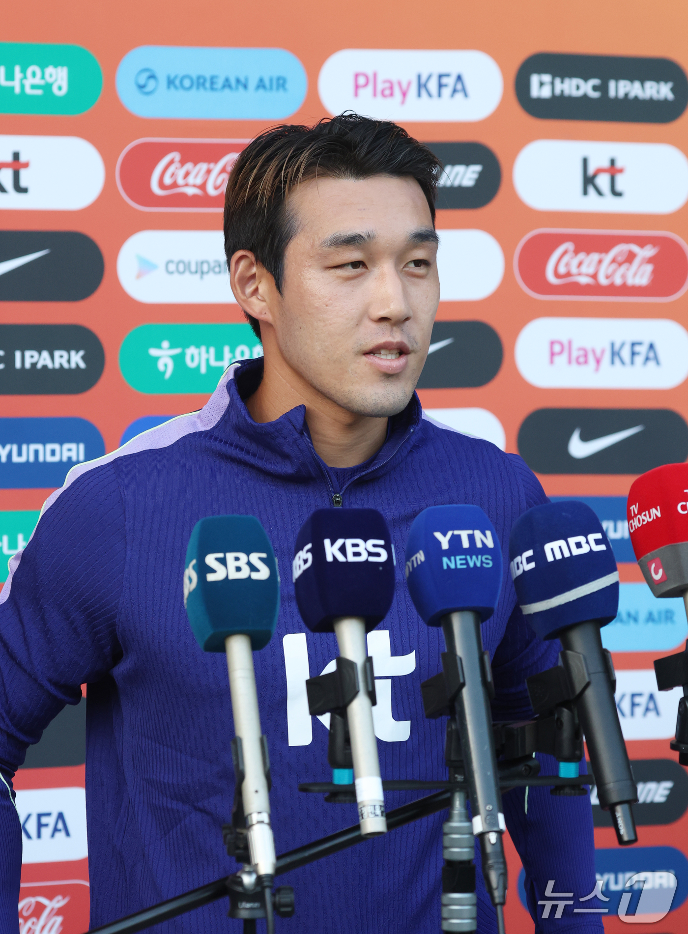 (천안=뉴스1) 김영운 기자 = 대한민국 축구대표팀 송민규가 22일 충남 천안시 서북구 코리아풋볼파크에서 인터뷰를 하고 있다. 2026.9.22/뉴스1