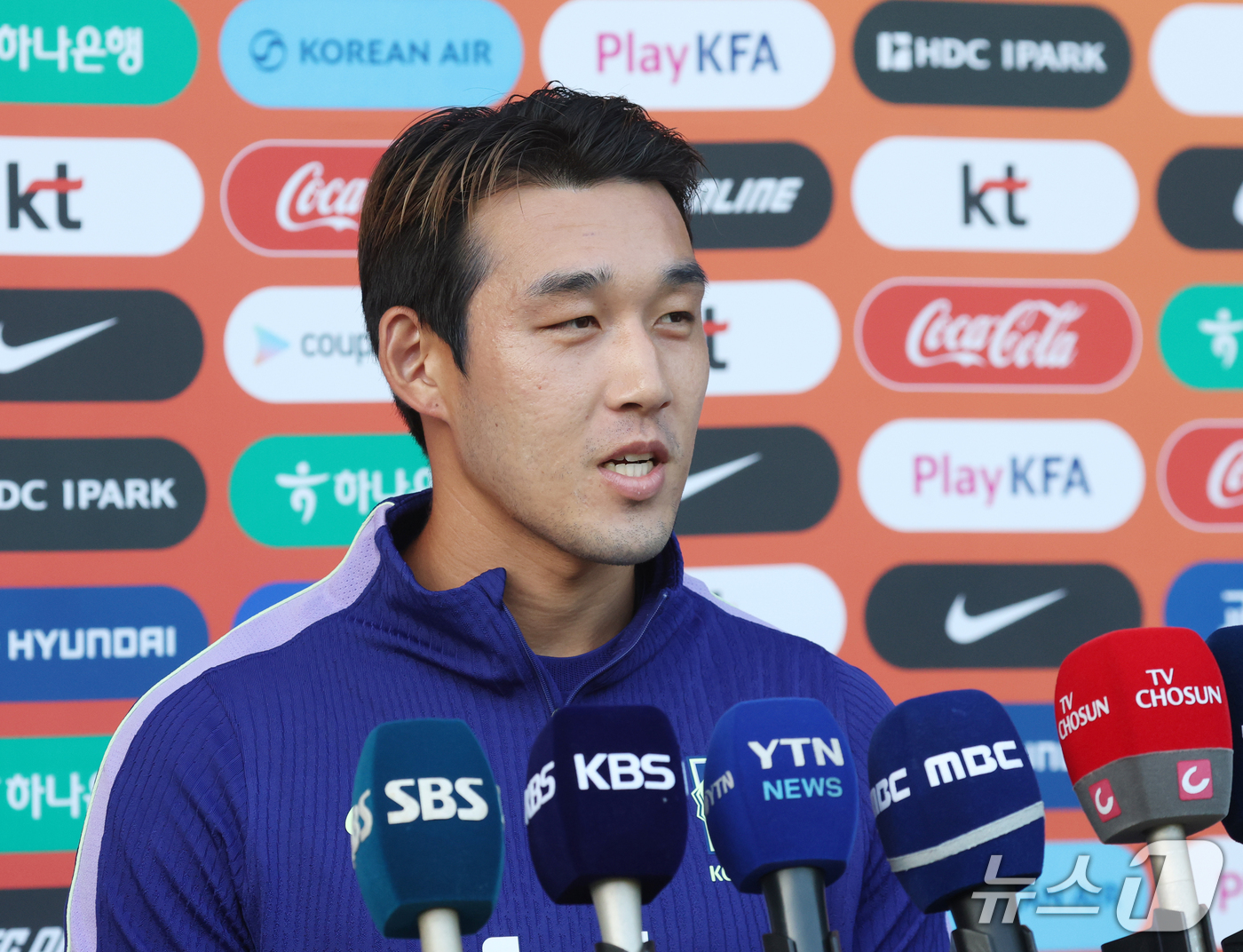 (천안=뉴스1) 김영운 기자 = 대한민국 축구대표팀 송민규가 22일 충남 천안시 서북구 코리아풋볼파크에서 인터뷰를 하고 있다. 2026.9.22/뉴스1