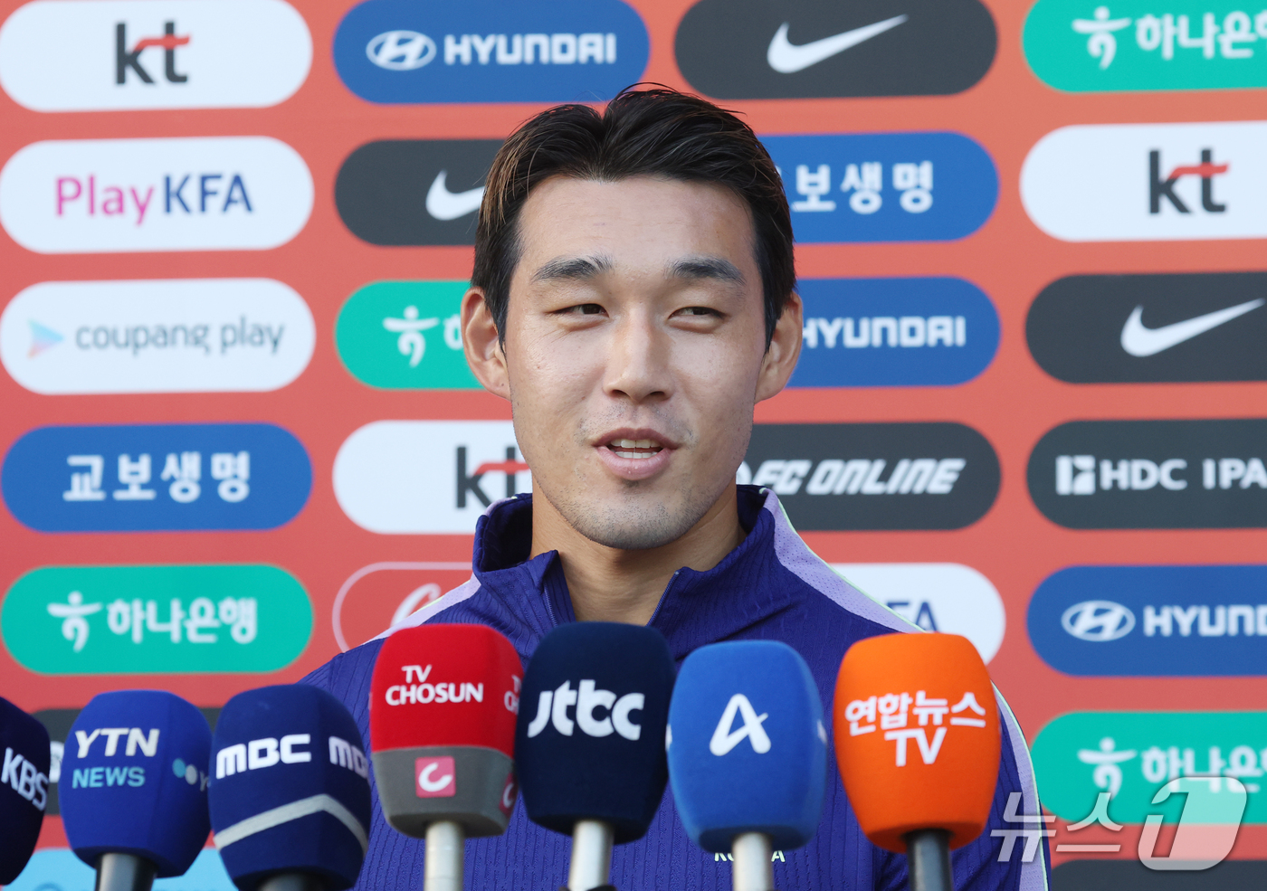 (천안=뉴스1) 김영운 기자 = 대한민국 축구대표팀 송민규가 22일 충남 천안시 서북구 코리아풋볼파크에서 인터뷰를 하고 있다. 2026.9.22/뉴스1