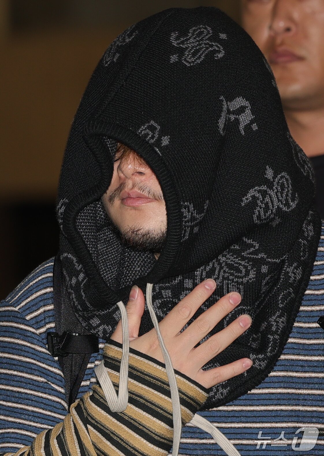 바운디, 출국하는 일본 싱어송라이터
