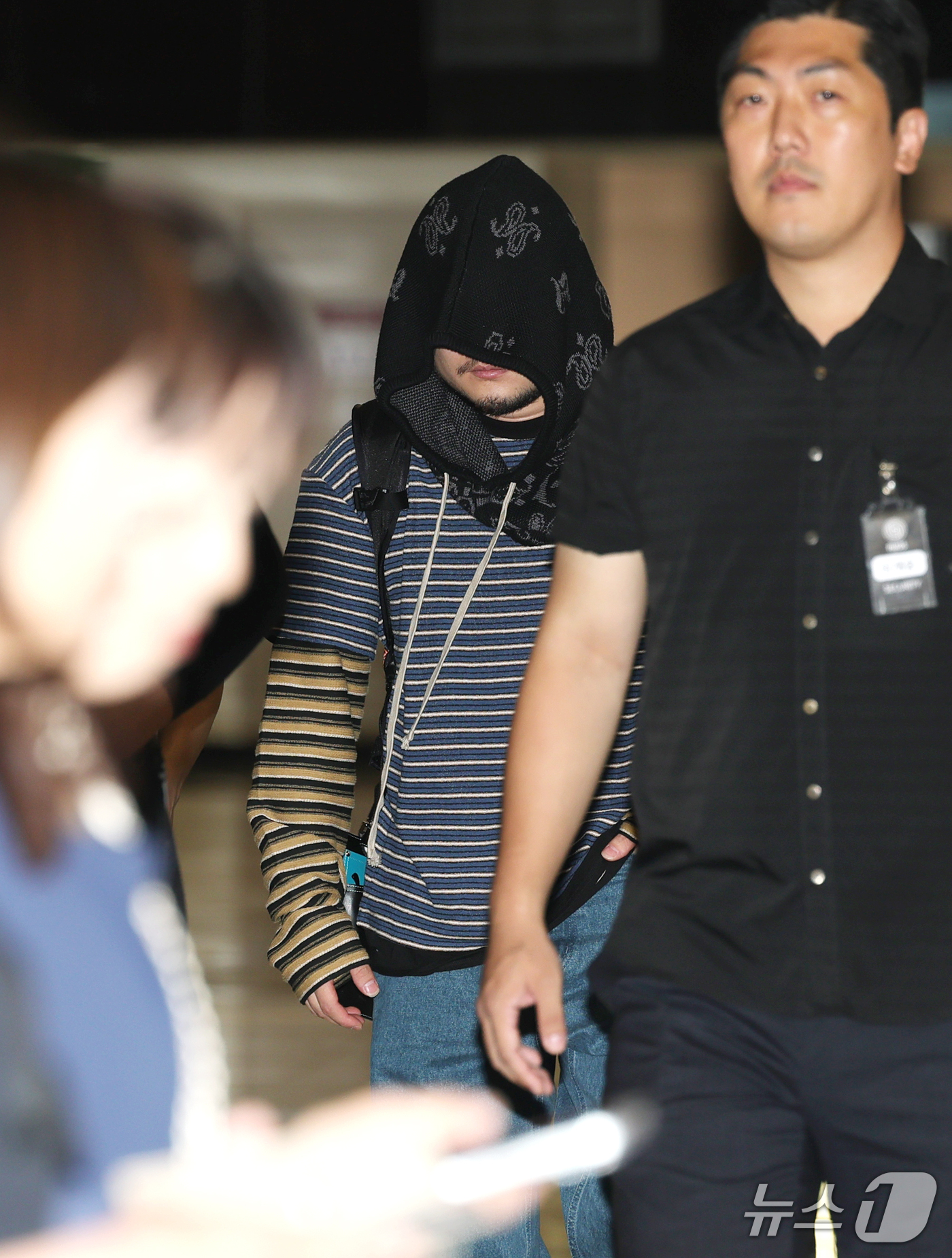 (김포공항=뉴스1) 권현진 기자 = 일본 싱어송라이터 바운디(Vaundy)가 공연을 마친 뒤 22일 김포국제공항을 통해 일본으로 출국하고 있다. 2026.9.22/뉴스1