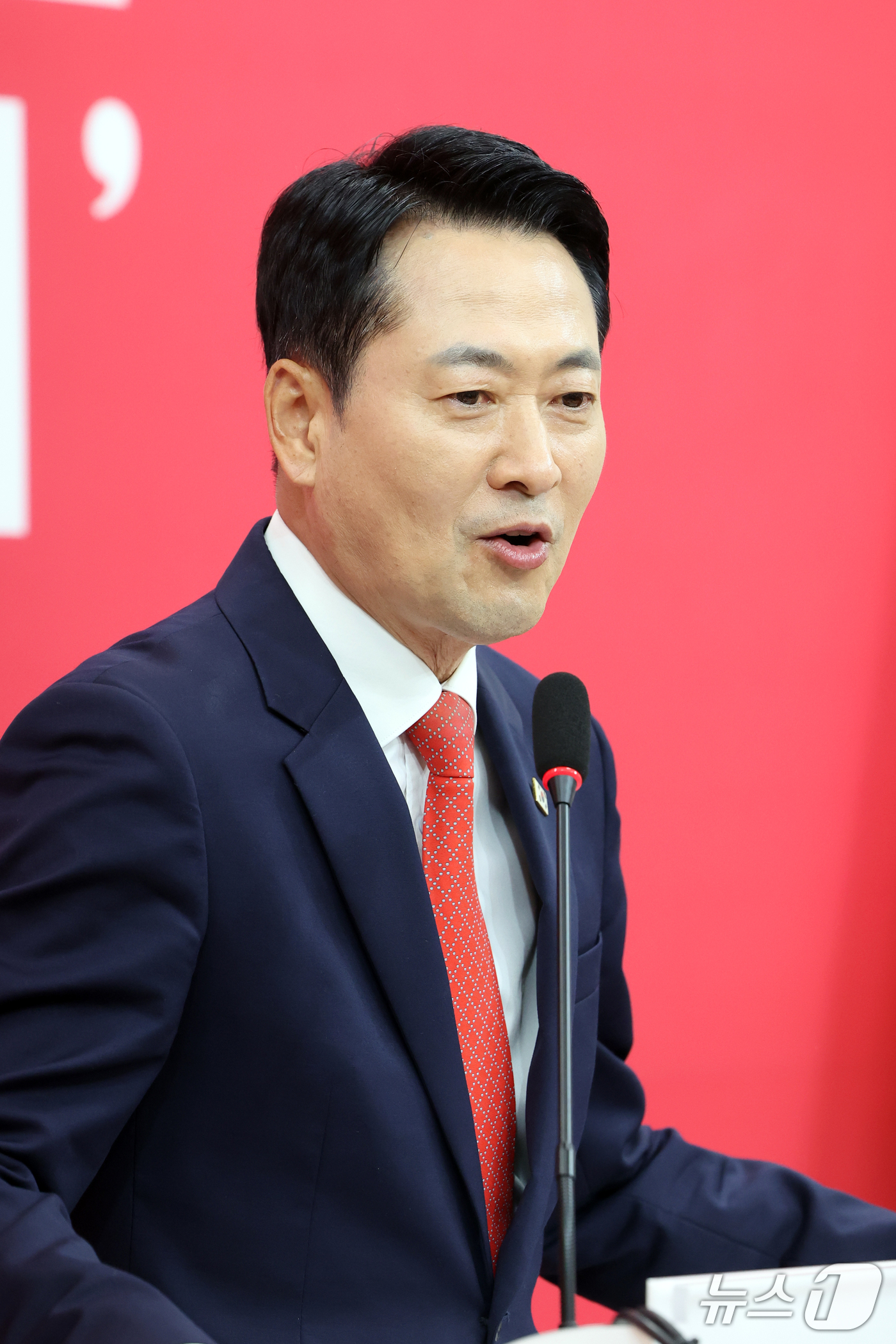 (서울=뉴스1) 황기선 기자 = 장동혁 국민의힘 대표가 22일 오후 서울 여의도 국회에서 조희대 대법원장 대법관 재제청 거부와 서부전선 비무장지대(DMZ) 군사분계선(MDL) 지뢰 …