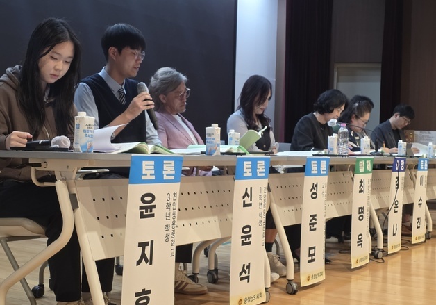 "등교 시 스마트폰 수거 필요한가" 학생·전문가도 의견 갈려(종합)