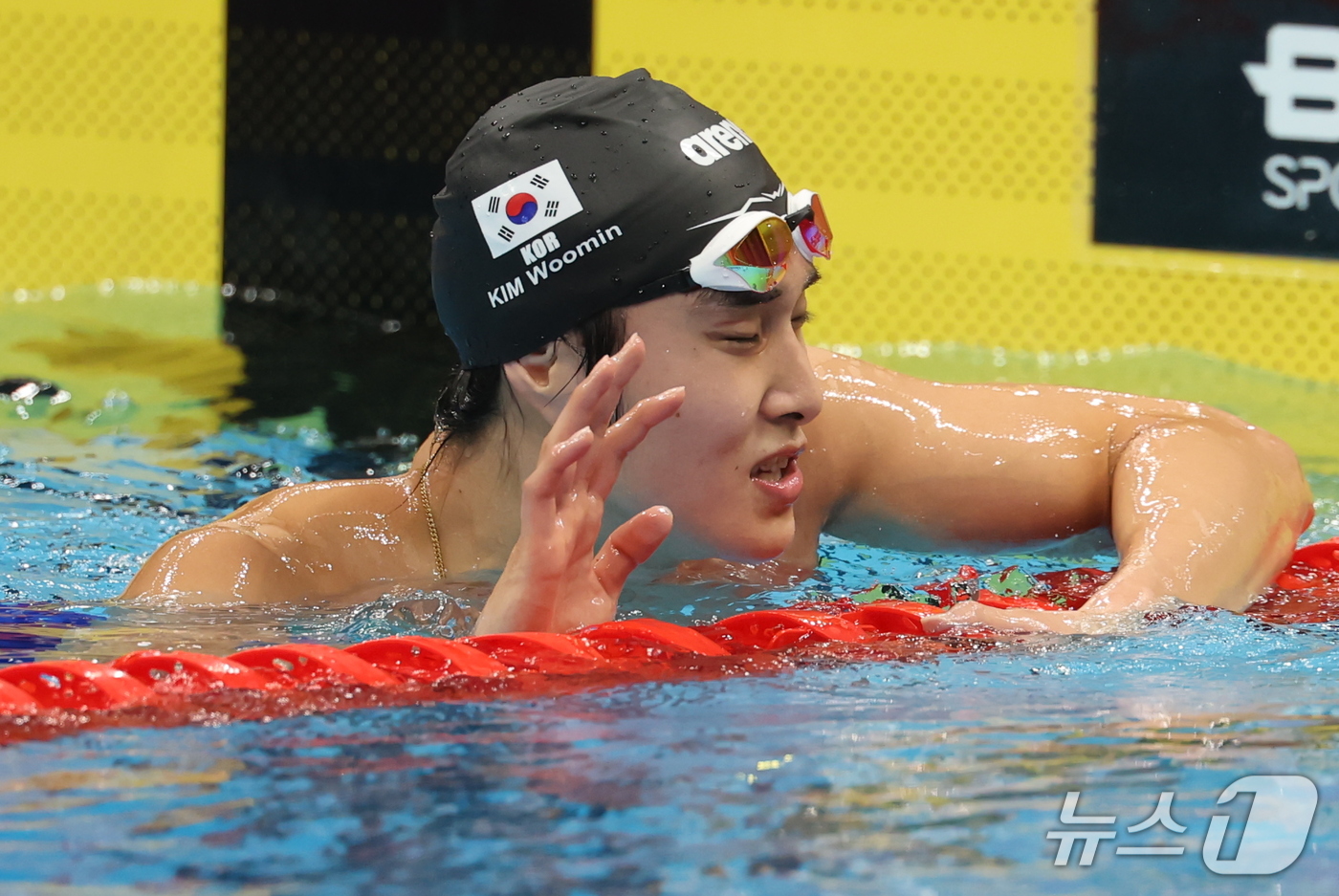 (도쿄=뉴스1) 김민지 기자 = 22일 도쿄 아쿠아틱스 센터에서 열린 2026 아이치·나고야 아시안게임 남자 1500m 자유형 결승전에서 김우민이 8위로 결승선을 통과 후 아쉬워하 …