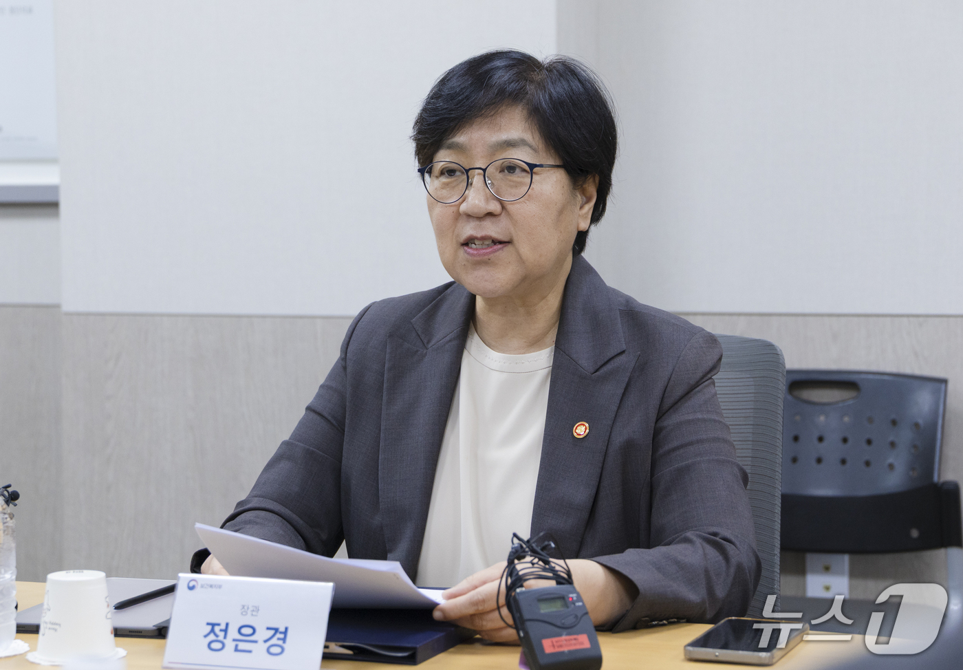 (서울=뉴스1) 박지혜 기자 = 정은경 보건복지부 장관이 22일 오후 국내 최초로 승인된 첨단재생의료 치료 현장인 서울 영등포구 가톨릭대학교 여의도성모병원을 방문해 인사말을 하고 …