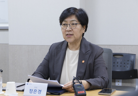 정은경 장관, 첨단재생의료 치료 1호 현장 찾아