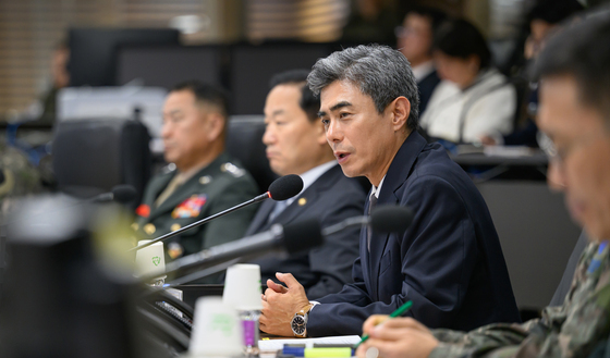 "전우 구하려다 중상" 강신철 국방부 장관, DMZ 폭발 사고 부상 장병 위문