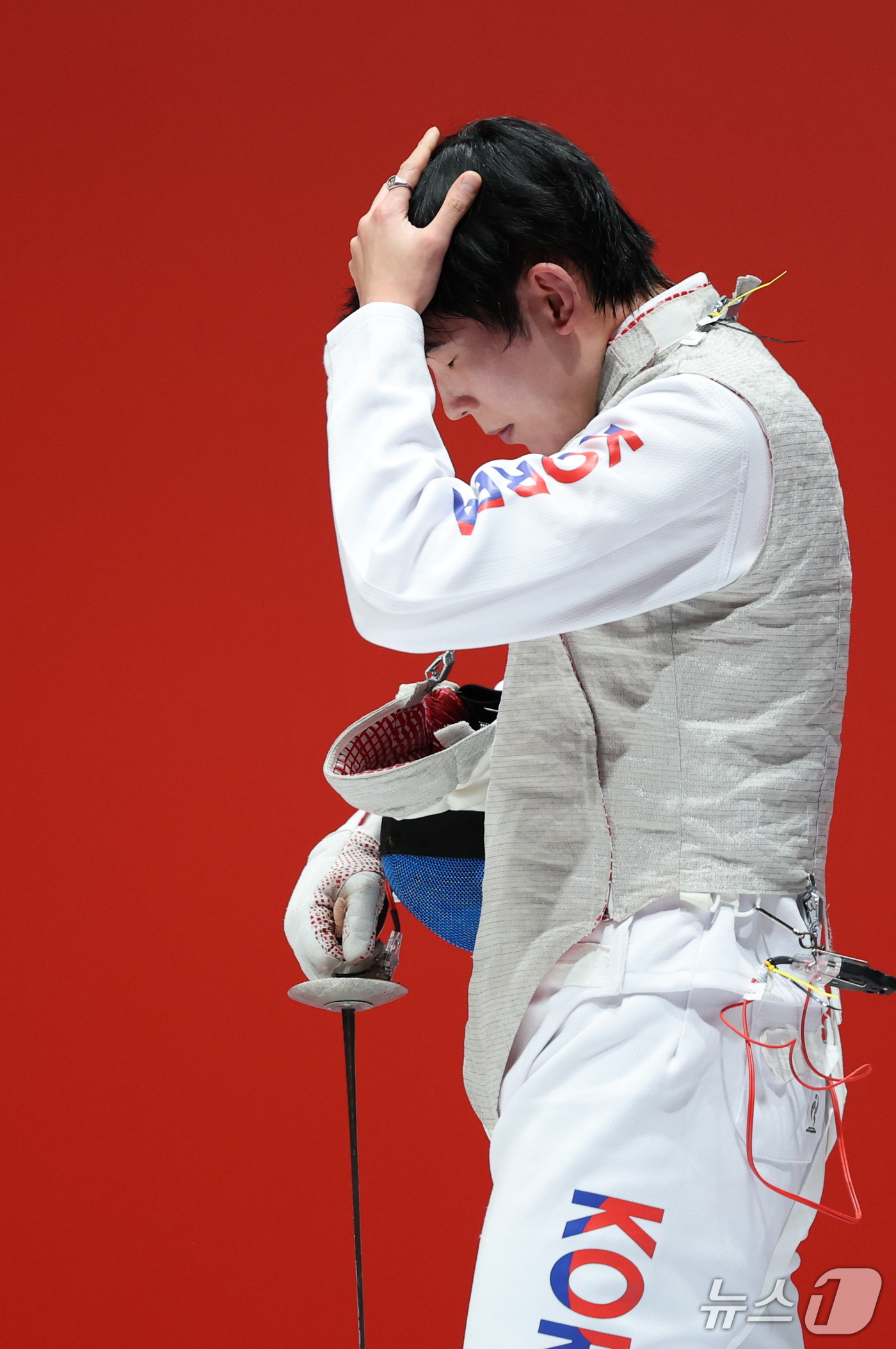 (도코나메=뉴스1) 안은나 기자 = 대한민국 윤정현이 21일 일본 아이치 스카이 엑스포홀에서 열린 2026 아이치·나고야 아시안게임 펜싱 남자 플뢰레 개인전 준결승에서 홍콩의 춘인 …