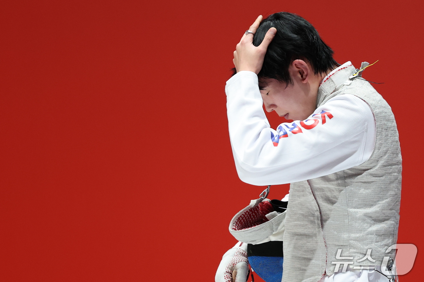 (도코나메=뉴스1) 안은나 기자 = 대한민국 윤정현이 21일 일본 아이치 스카이 엑스포홀에서 열린 2026 아이치·나고야 아시안게임 펜싱 남자 플뢰레 개인전 준결승에서 홍콩의 춘인 …